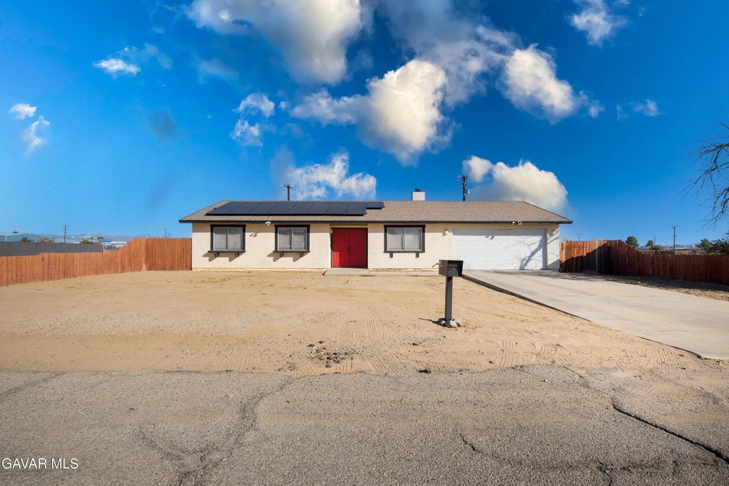 8301 Dogwood Avenue, California City, CA 93505