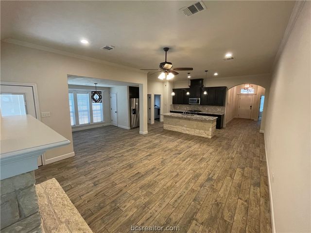 1015 Dove Run Trail, College Station, TX 77845