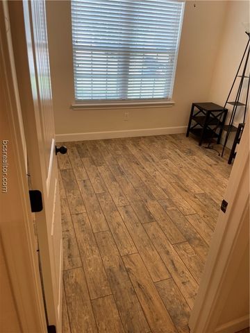 1015 Dove Run Trail, College Station, TX 77845