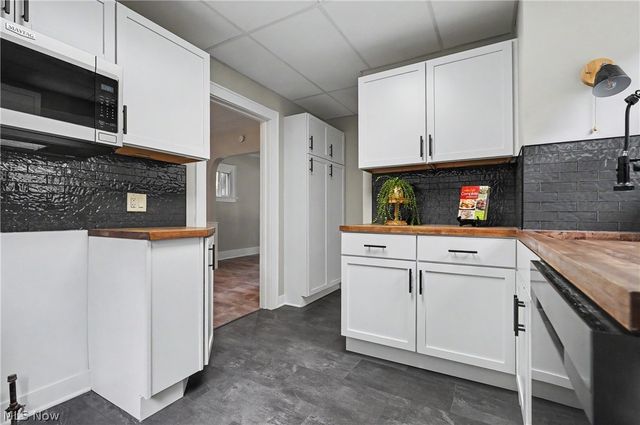 616 Tallmadge Road, Cuyahoga Falls, OH 44221