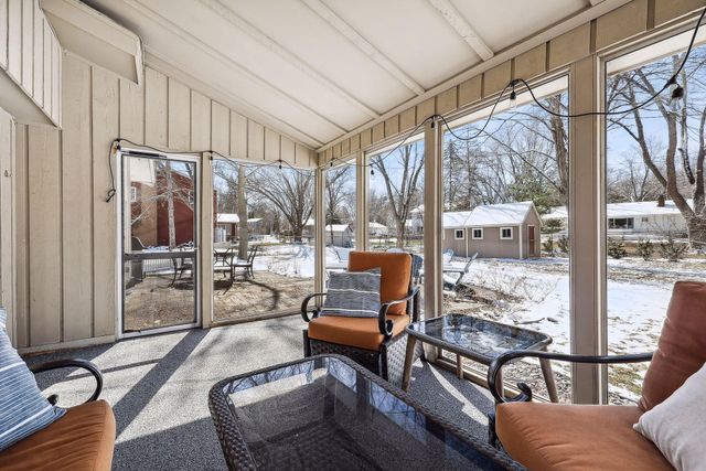 16405 5th Avenue N, Plymouth, MN 55447
