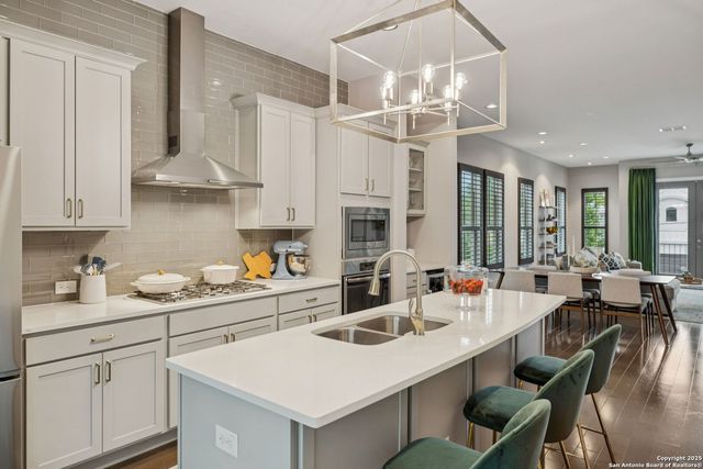 219 E Melrose Dr B, Olmos Park, TX 78212