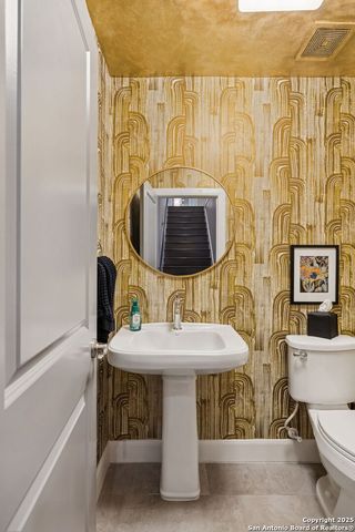 219 E Melrose Dr B, Olmos Park, TX 78212