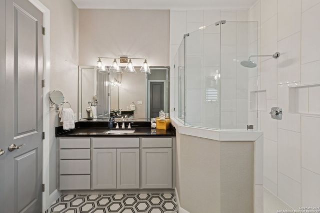 219 E Melrose Dr B, Olmos Park, TX 78212