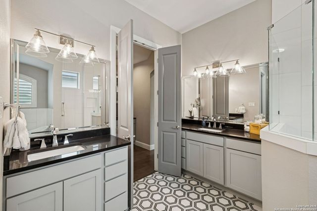 219 E Melrose Dr B, Olmos Park, TX 78212