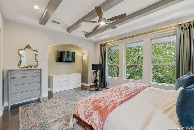 219 E Melrose Dr B, Olmos Park, TX 78212