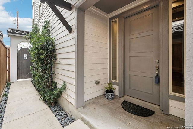 219 E Melrose Dr B, Olmos Park, TX 78212