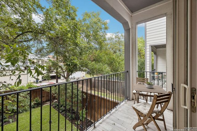 219 E Melrose Dr B, Olmos Park, TX 78212