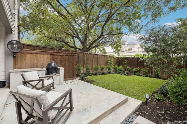 219 E Melrose Dr B, Olmos Park, TX 78212