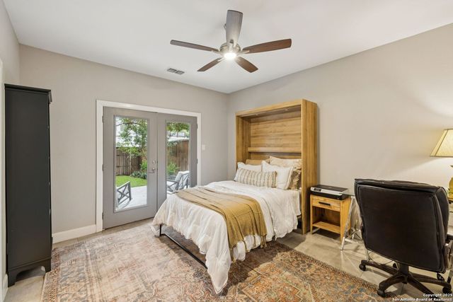 219 E Melrose Dr B, Olmos Park, TX 78212