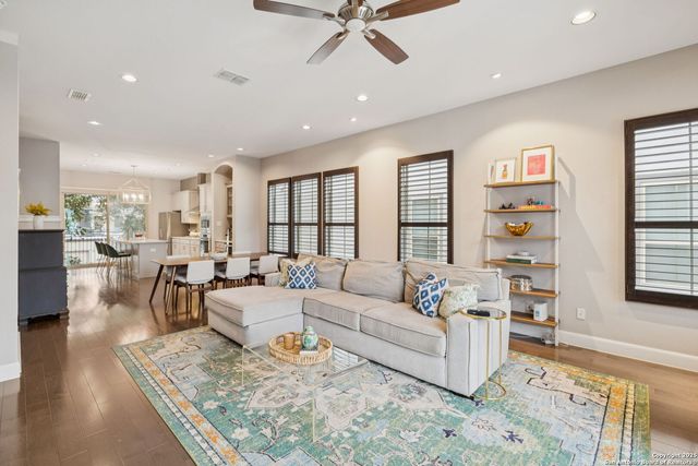 219 E Melrose Dr B, Olmos Park, TX 78212