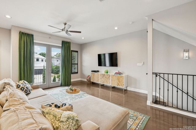 219 E Melrose Dr B, Olmos Park, TX 78212