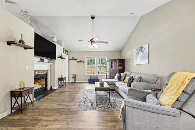 3876 Hanley Way, Walkertown, NC 27051