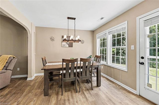 3876 Hanley Way, Walkertown, NC 27051