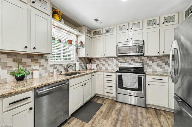 3876 Hanley Way, Walkertown, NC 27051
