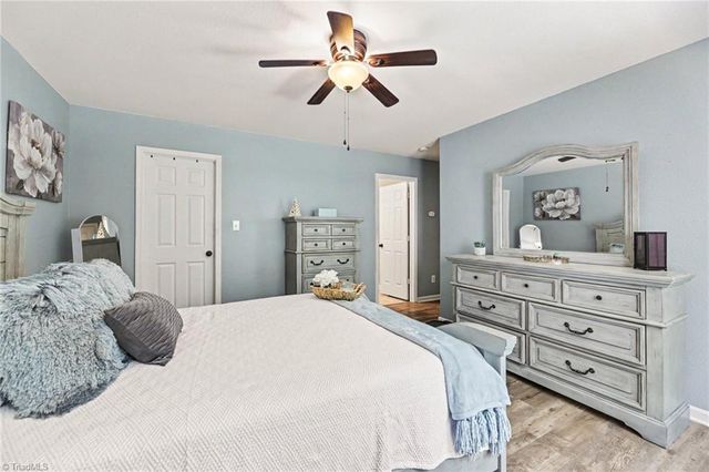3876 Hanley Way, Walkertown, NC 27051