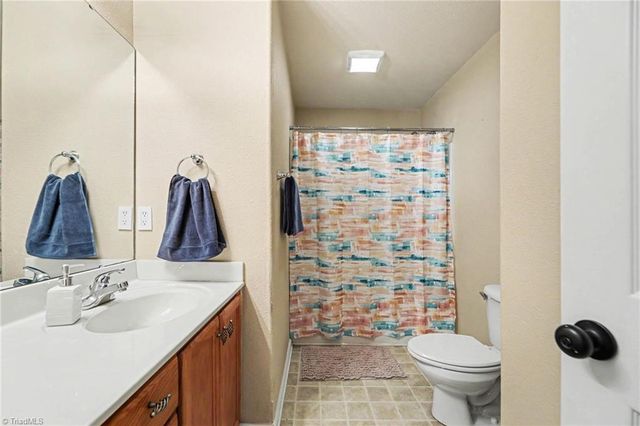3876 Hanley Way, Walkertown, NC 27051