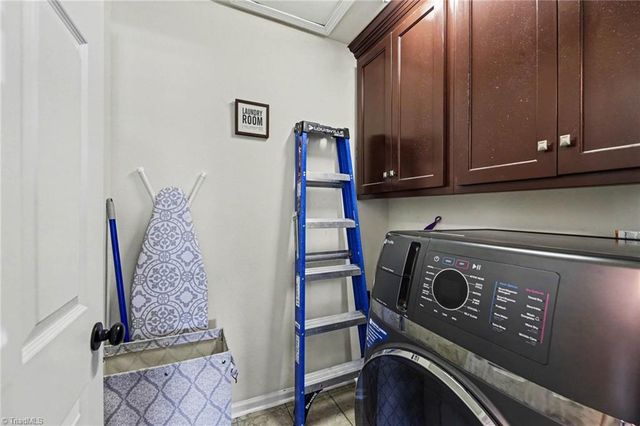 3876 Hanley Way, Walkertown, NC 27051