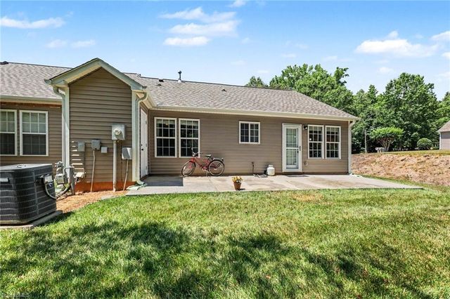 3876 Hanley Way, Walkertown, NC 27051