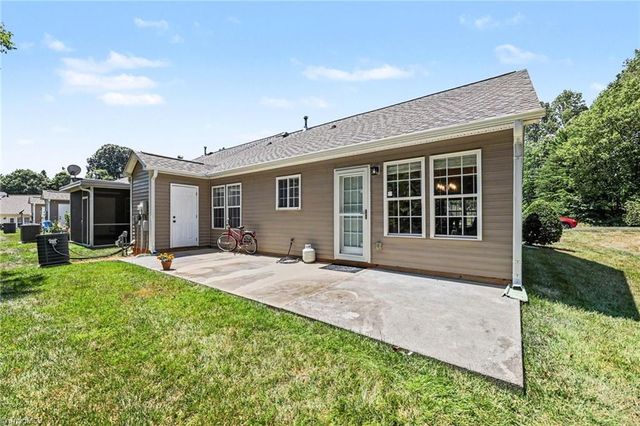 3876 Hanley Way, Walkertown, NC 27051