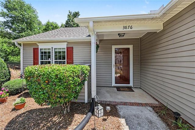 3876 Hanley Way, Walkertown, NC 27051
