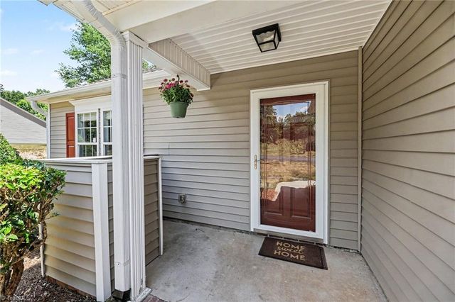 3876 Hanley Way, Walkertown, NC 27051