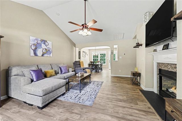 3876 Hanley Way, Walkertown, NC 27051