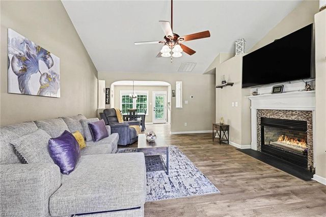 3876 Hanley Way, Walkertown, NC 27051