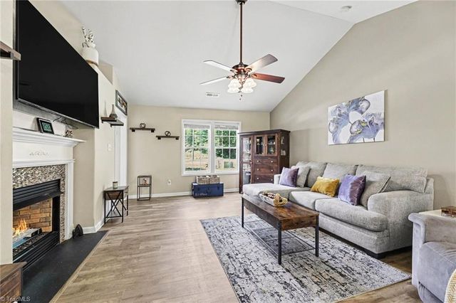 3876 Hanley Way, Walkertown, NC 27051