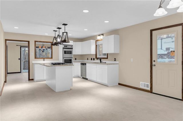 1616 Maple Ridge Drive, Suwanee, GA 30024