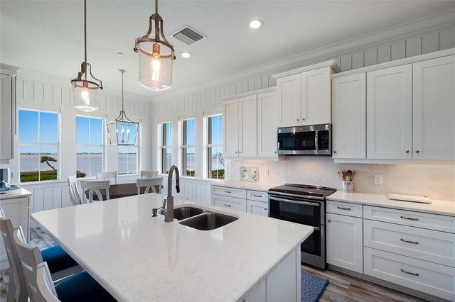 318 COMPASS POINT DRIVE 202, Bradenton, FL 34209