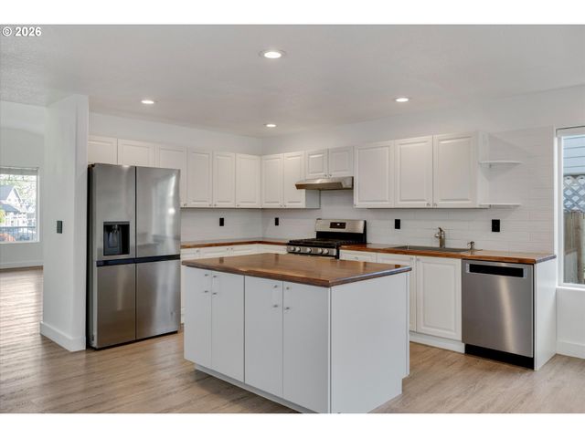 4818 Se ANTELOPE HILLS Dr, Gresham, OR 97080
