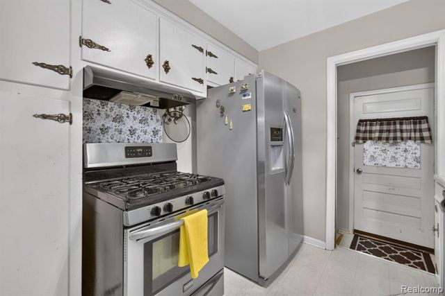 25126 W Chicago, Redford, MI 48239