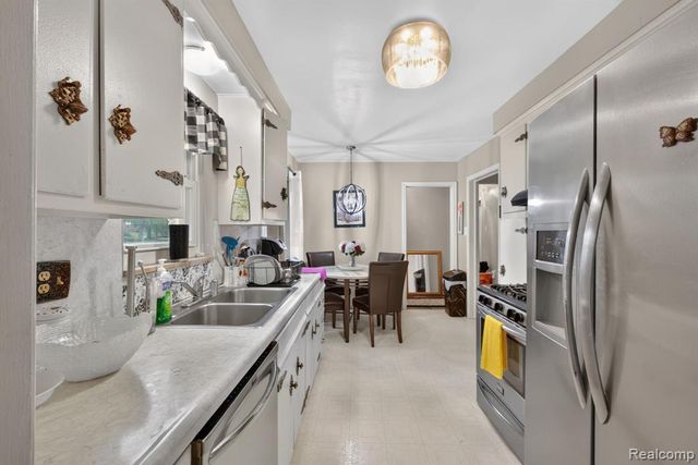 25126 W Chicago, Redford, MI 48239