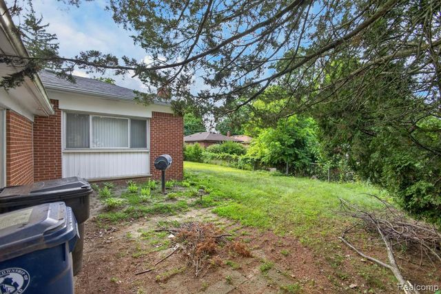 25126 W Chicago, Redford, MI 48239