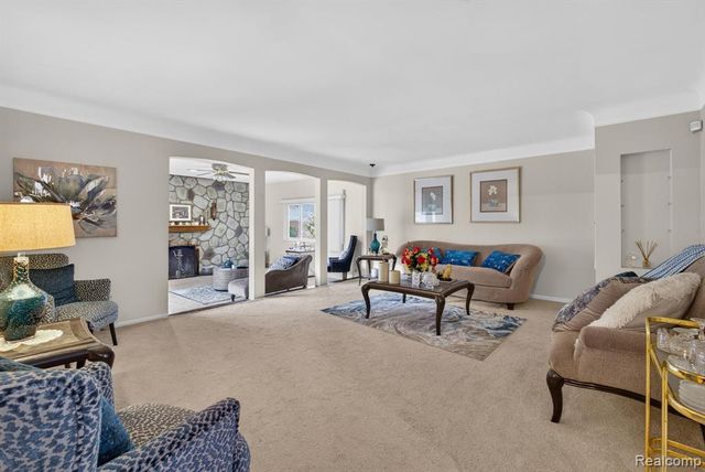 25126 W Chicago, Redford, MI 48239
