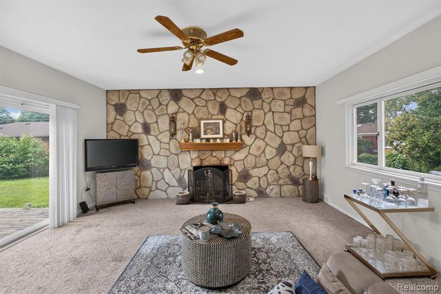 25126 W Chicago, Redford, MI 48239