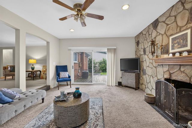 25126 W Chicago, Redford, MI 48239