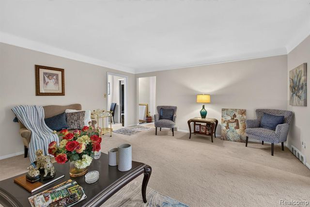 25126 W Chicago, Redford, MI 48239