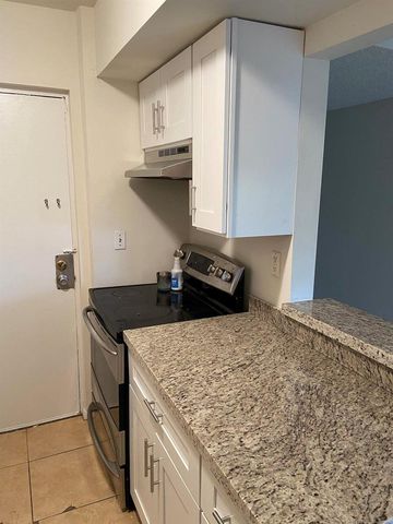 605 S Pine Island Road 401a, Plantation, FL 33324