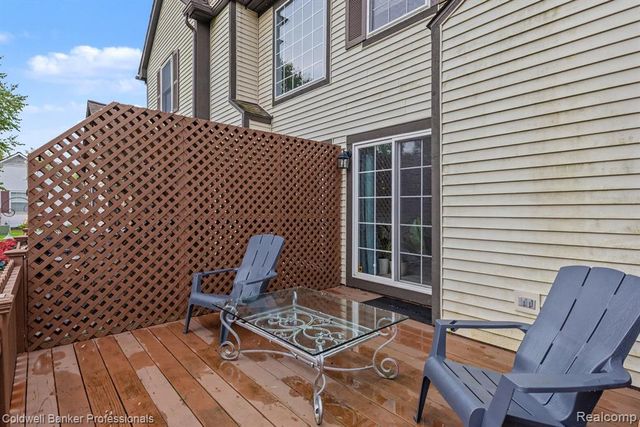 237 Barrington Circle, Lake Orion, MI 48360