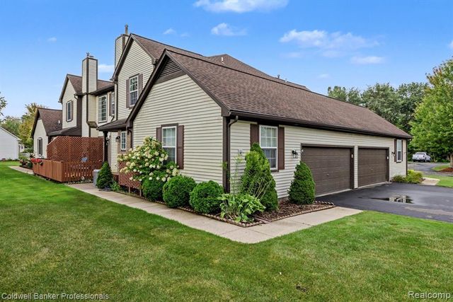 237 Barrington Circle, Lake Orion, MI 48360