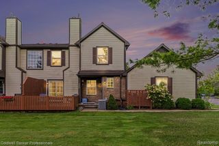 237 Barrington Circle, Lake Orion, MI 48360