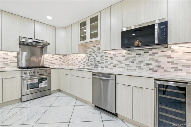 72-11 110th Street 1B, Forest Hills, NY 11375