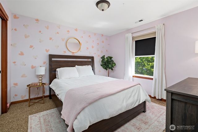 2851 SW Berwick Drive, Oak Harbor, WA 98277
