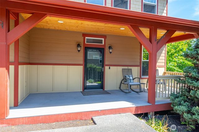2851 SW Berwick Drive, Oak Harbor, WA 98277
