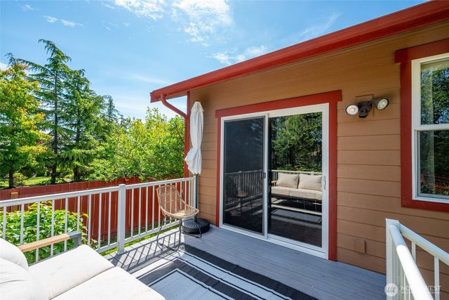 2851 SW Berwick Drive, Oak Harbor, WA 98277