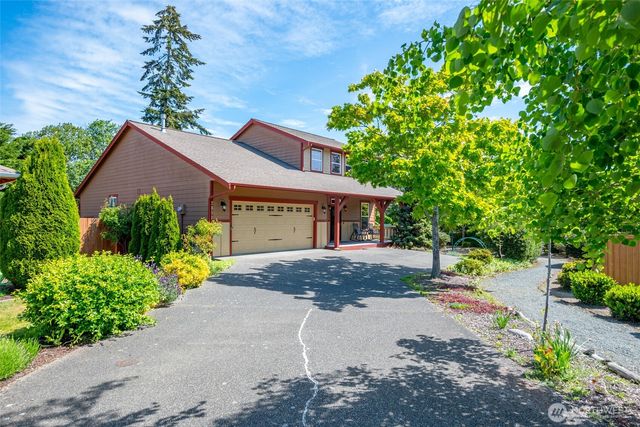 2851 SW Berwick Drive, Oak Harbor, WA 98277