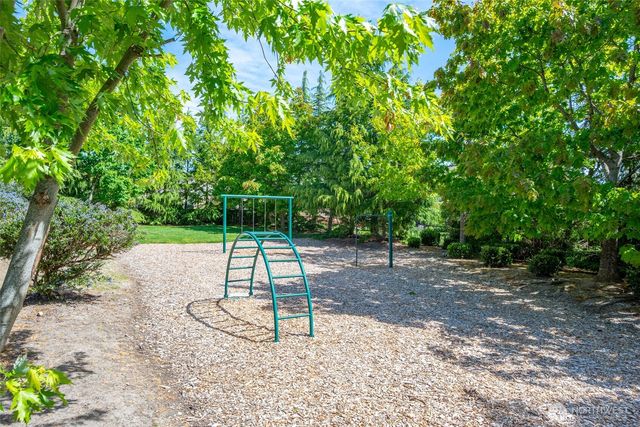 2851 SW Berwick Drive, Oak Harbor, WA 98277