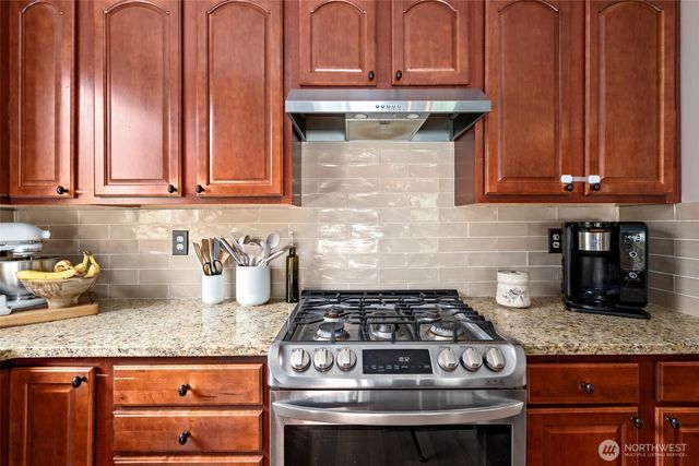 2851 SW Berwick Drive, Oak Harbor, WA 98277